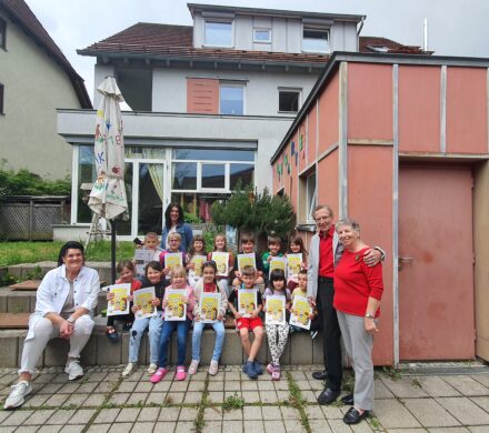 News Mai 2023_CSR Übergabe Buch Bert und Barbara Gall + Kindergarten Hochwiesen