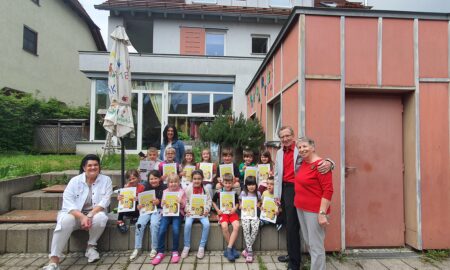 News Mai 2023_CSR Übergabe Buch Bert und Barbara Gall + Kindergarten Hochwiesen